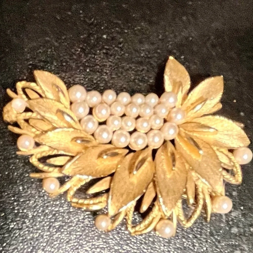 Vintage Gold Faux Pearl Leaf Brooch Pin Mid Century Modern MCM Grannycore 2”